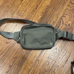 Everywhere lululemon athletica  Belt Bag in olive-2L